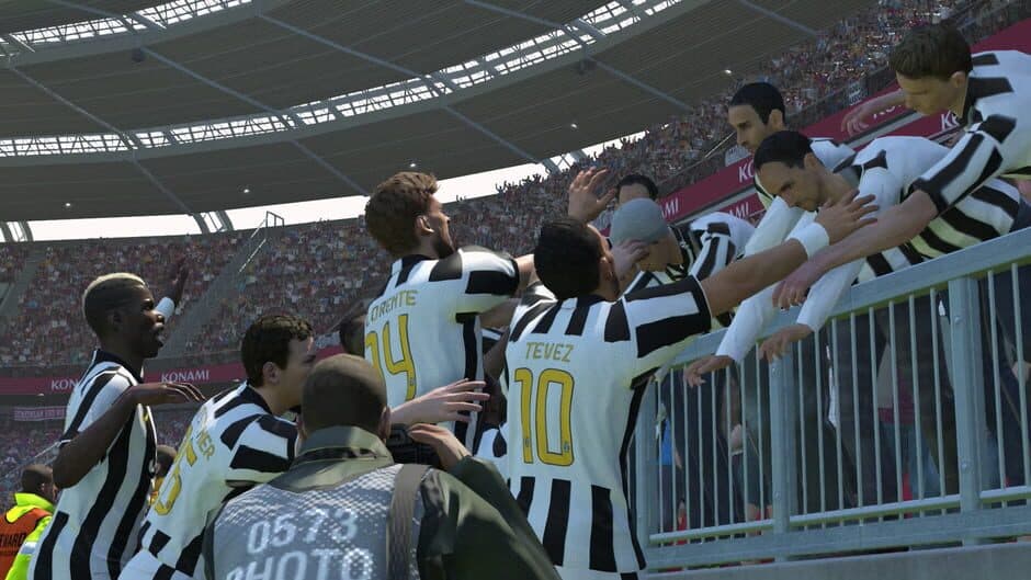 Pro Evolution Soccer 2015 screenshot
